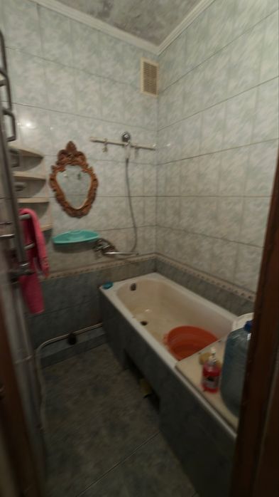 Продам 2-х кім квартиру центр