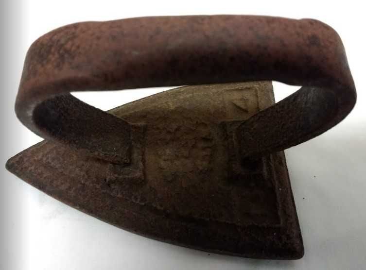 Ferro antigo para fins culinários etc.