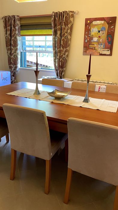 Mesa de jantar de madeira + 8 cadeiras