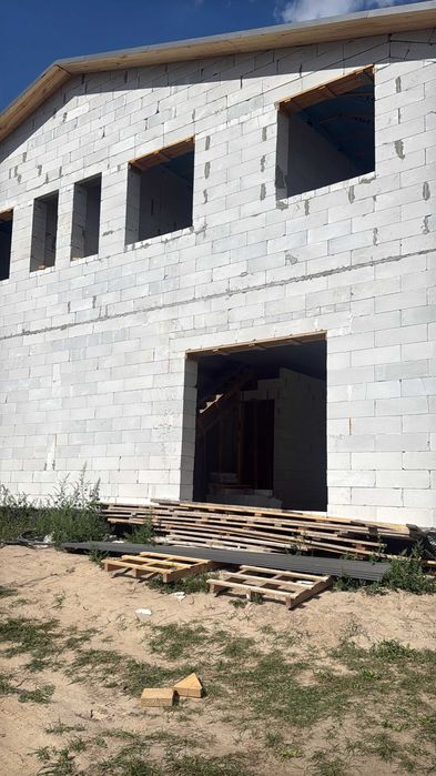 Продаж будинку в передмісті Києва по вигідній ціні поруч з озером