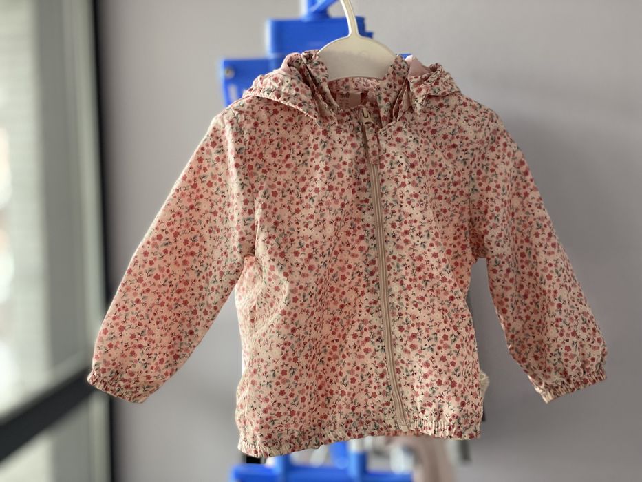 Ветровка для девочки фирмы H&M