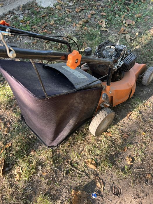 Продам газонокосілку