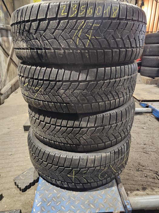 Opony Zimowe R18 235/60-Dunlop