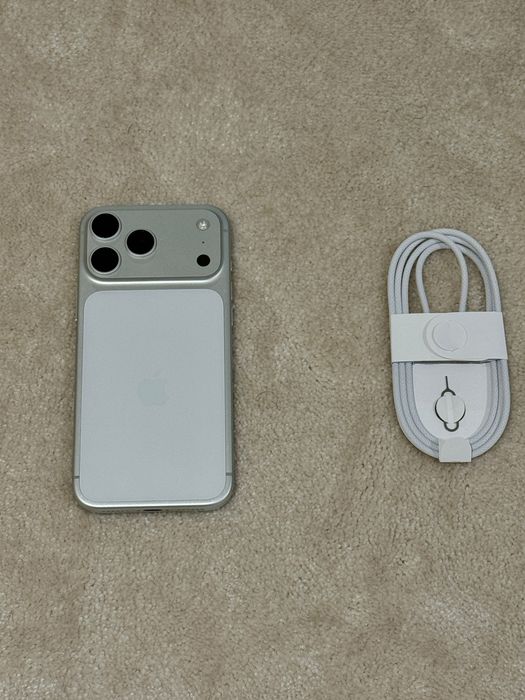 iPhone 17 Pro Max 256GB - Estado Irrepreensível