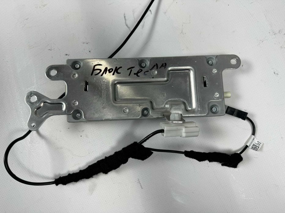 Телевізор оригінал Tesla Model 3