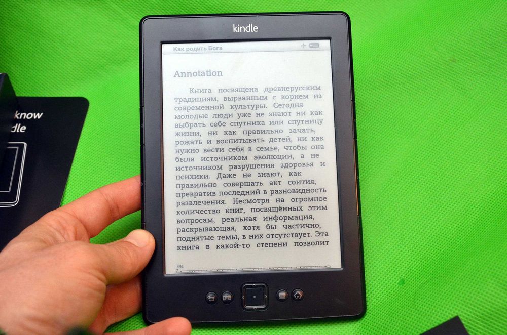 Электронная книга Kindle Wi-Fi Читає всі формати книг.