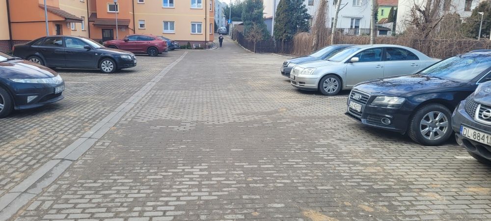 Miejsce PARKINGOWE  ul.Marcinkowskiego