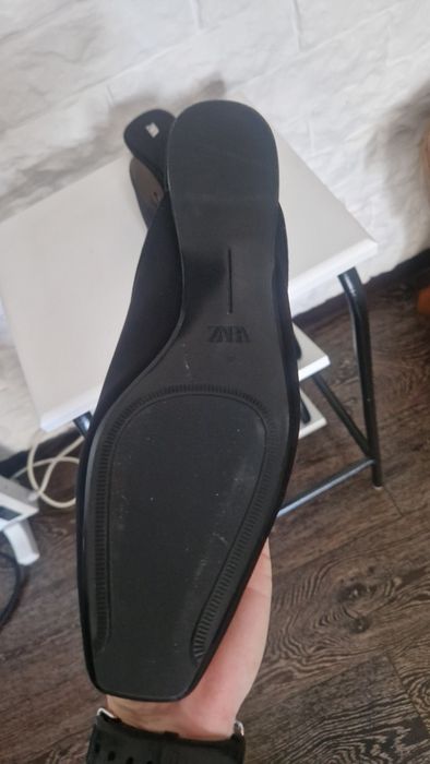 Шлепанці.    ZARA