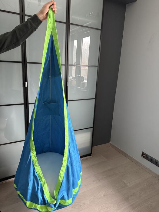 Huśtawka kokon do zawieszenia w domu