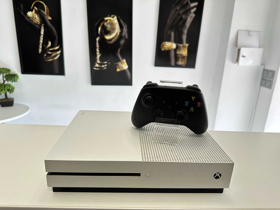 Xbox One S z napędem