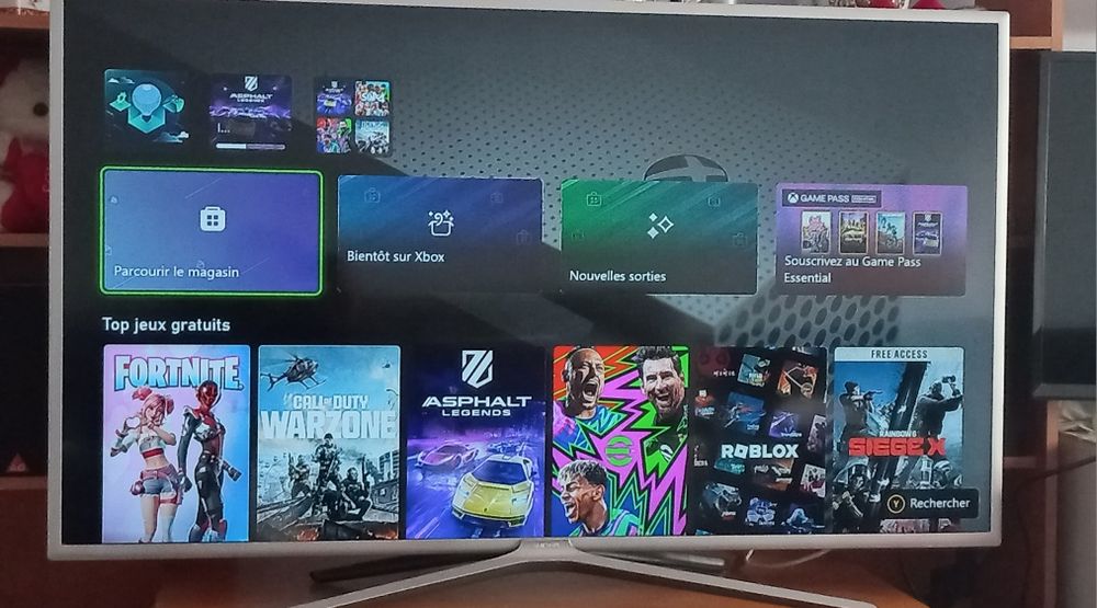 XBOX one S sem comando funciona sem proble..tem wifi e youtube etc..460149969997025282