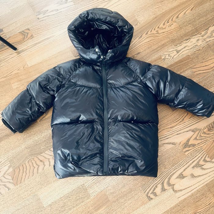 Зимова курточка пухова фірми Zara.
