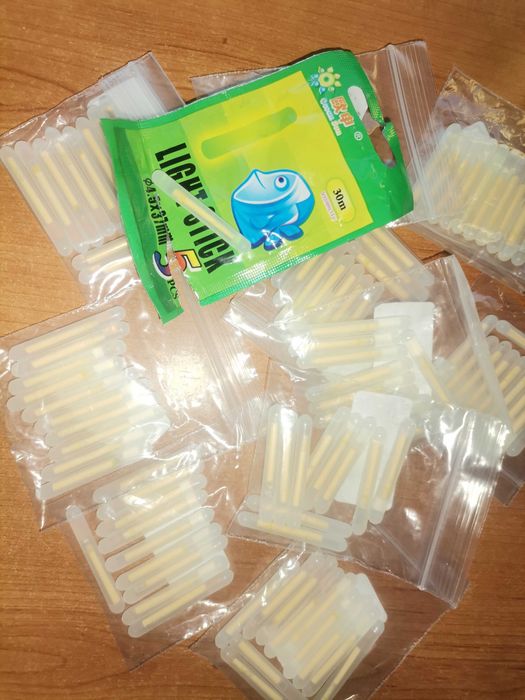 Diversos acessórios de pesca (ver todas as imagens/ material de pesca)