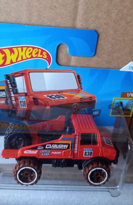 Mercedes-benz unimog 1300L hot wheels