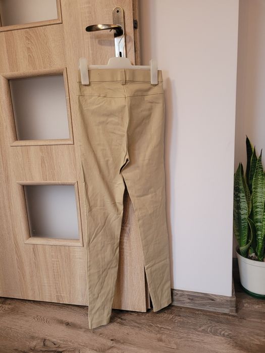 Zara woskowane spodnie beżowe
