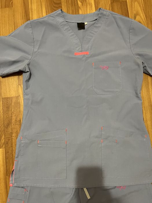 Жіночий медичний костюм 46