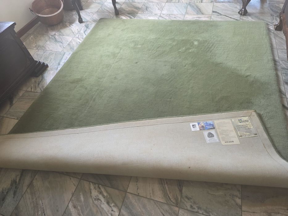Carpete de sala de estar em pura lã e manufaturada com 190cm x 240cm