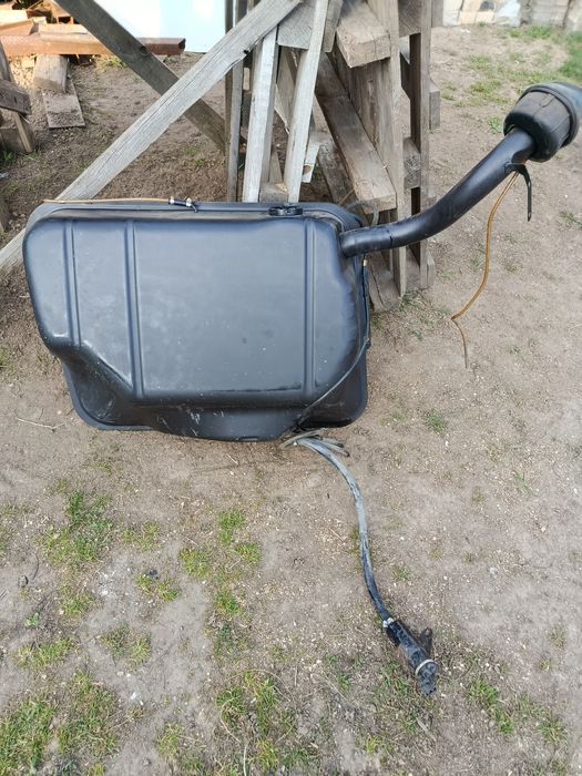 Паливний бак ауді 80