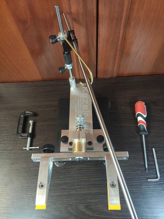 Точилка для ножів - Козак з Подіумом на липучках.