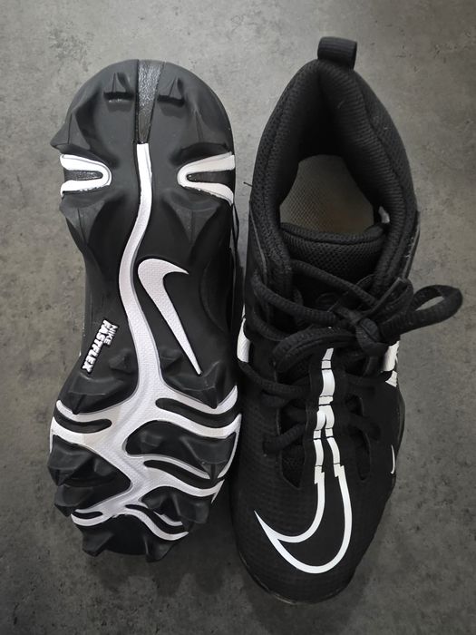 Pitons Nike Novos 35