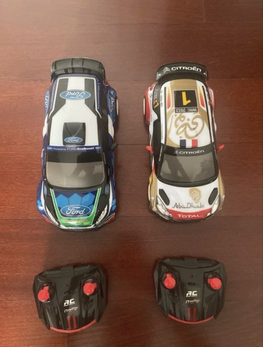 Dois carros telecomandados