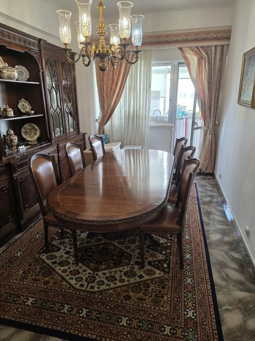 Movel de sala e Mesa com cadeiras em pele