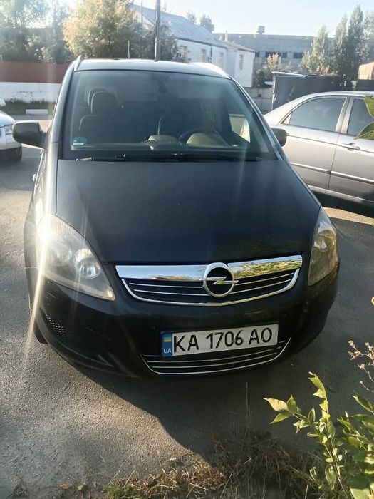 Opel Zafira — 2012 рік