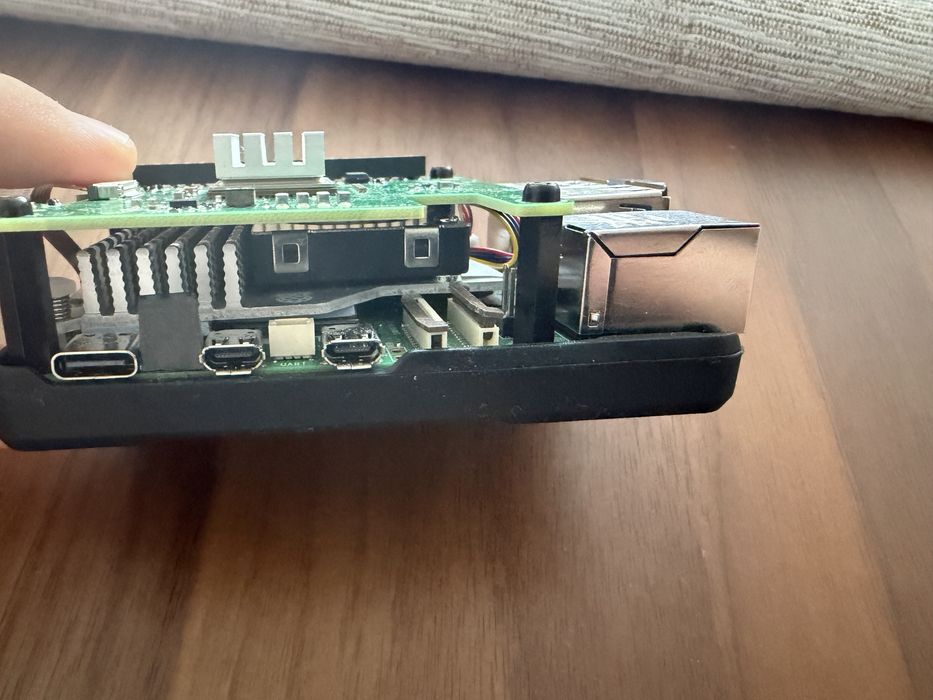 Raspberry pi5 16GB z AI Hat+ 26TOPS