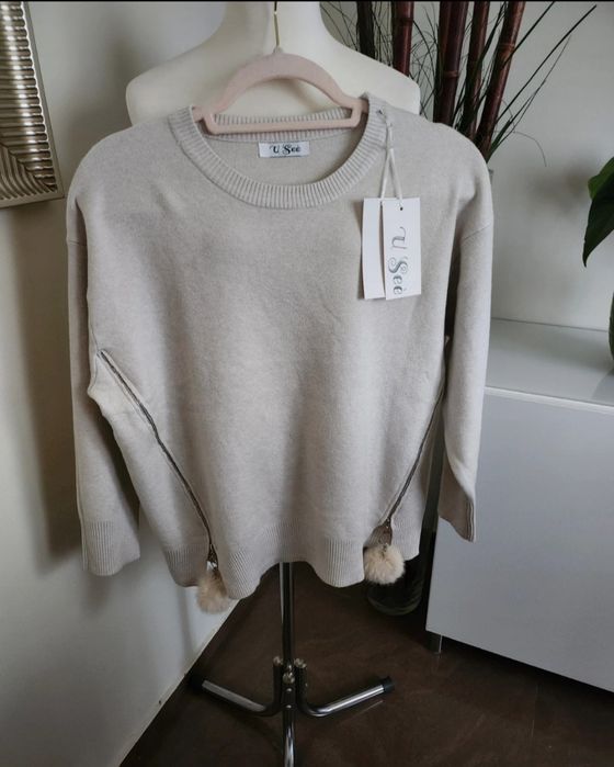 Sweter damski pompony