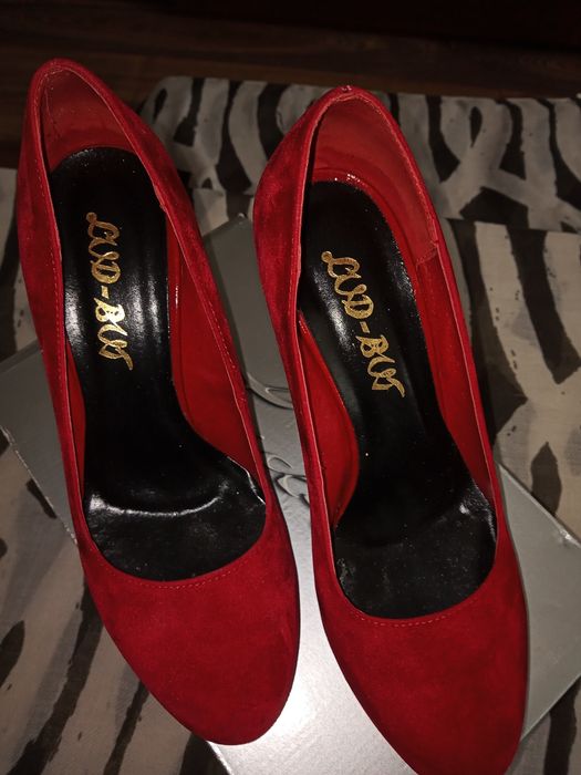 Sprzedam buty damskie.