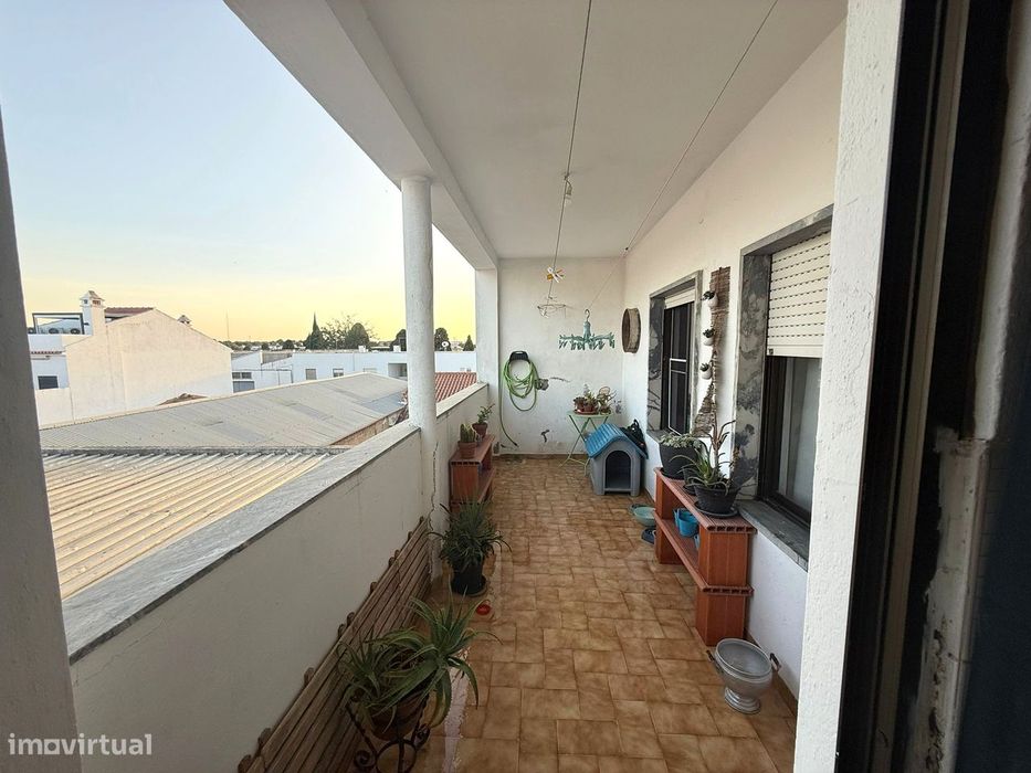 T3 com excelentes varandas em Moura