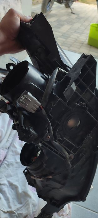 Продам фару праву Mitsubishi Outlender 3.