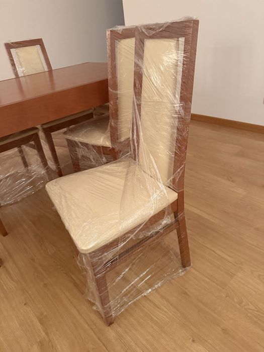 Mesa extensivel de jantar c/ 6 cadeiras - Madeira cerejeita