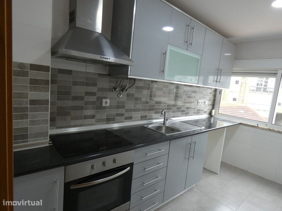 Apartamento T2 Pronto a Habitar em Localização Privilegiada! — Mina De Água, Lisboa