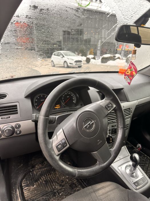 Опель астра H 2006 року