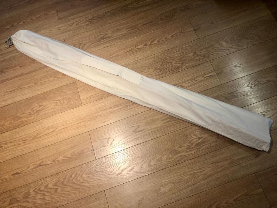 Teepee (tenda) creme com pompons cor de rosa