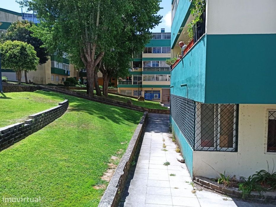 Apartamento T2 — Rio de Mouro, Lisboa