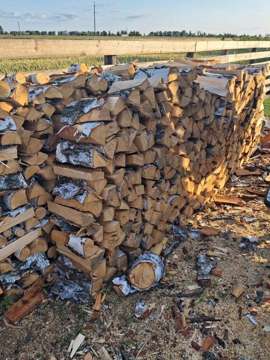 Купить дрова різних порід з адекватною ціною та швидкою доставкою
