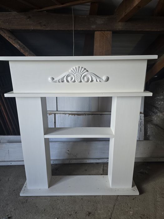 Kominek bialy z ornamentem do sesji