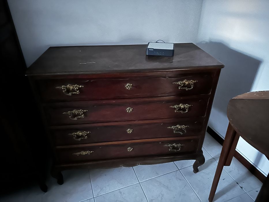 Cómoda estilo antigo