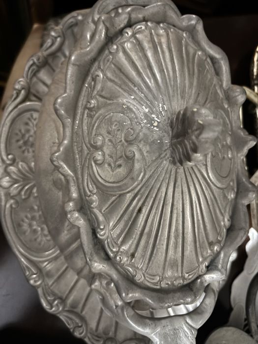 Taça de estanho e base ou travessa também de estanho