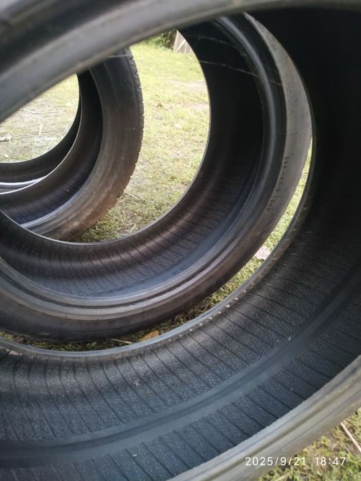 Продам зимню резину 225,45,17