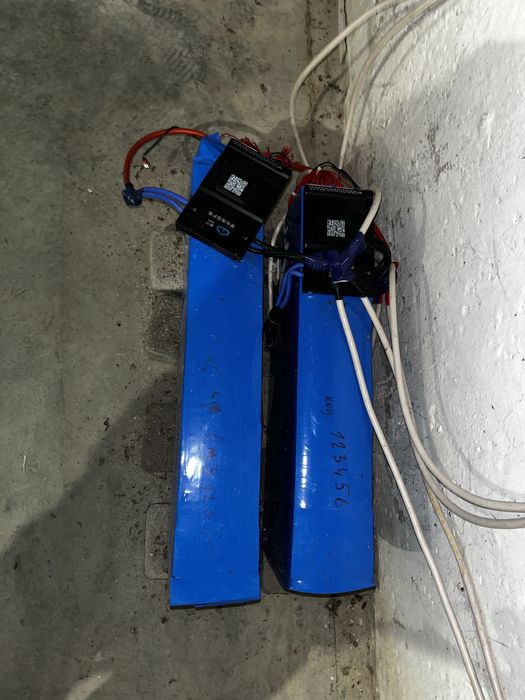 Система дбж 3 фази гібридні інвертори 5.5 kWt акб 15 kWt h