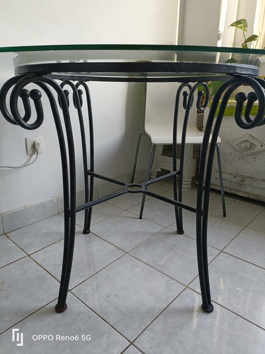 Mesa de vidro + 4 cadeiras