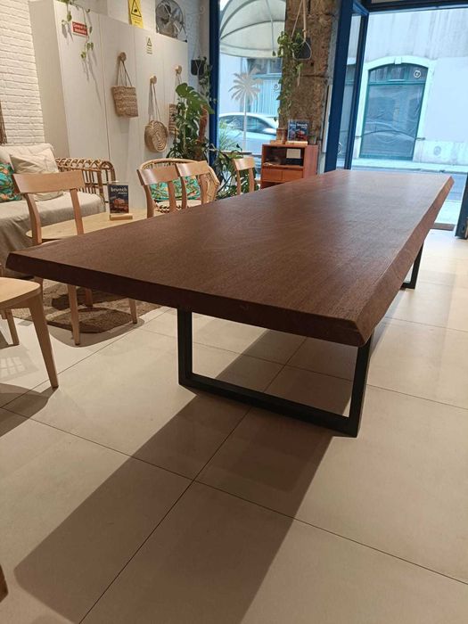 Mesa de Madeira Exótica Mogno