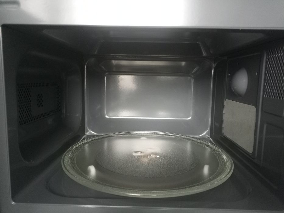 Продам мікрохвильову піч или микроволновку expert 700 вт