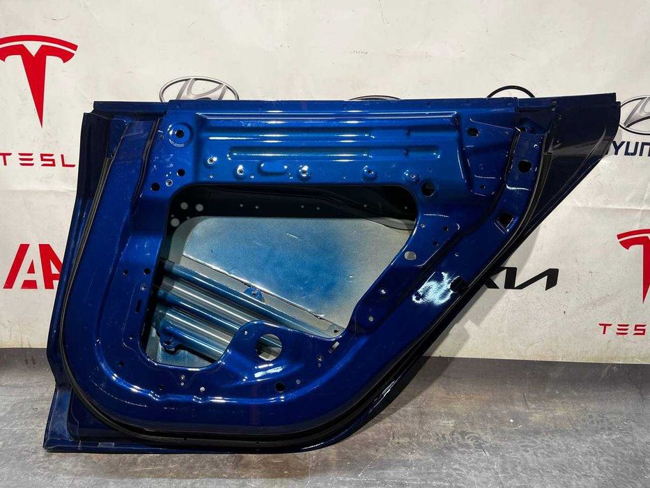 Двері задні праві Tesla Model 3 2018 - 2023 1081440-01-С