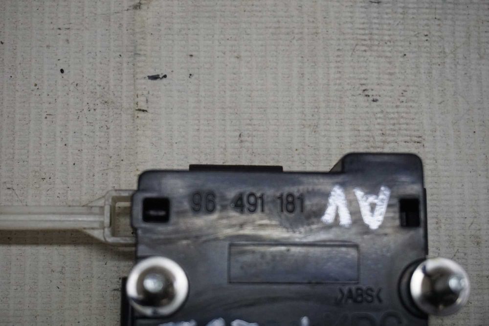 Активатор замка багажника Chevrolet Aveo\Шевроле Авео хетчбек Т200\255