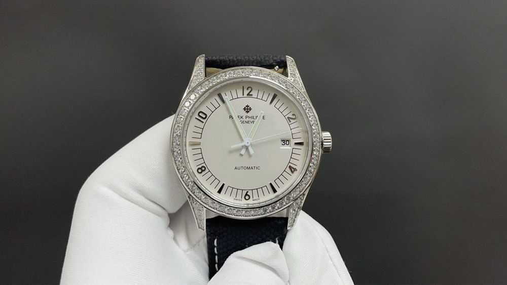 nowy modny zegarek analogowo cyfrowy