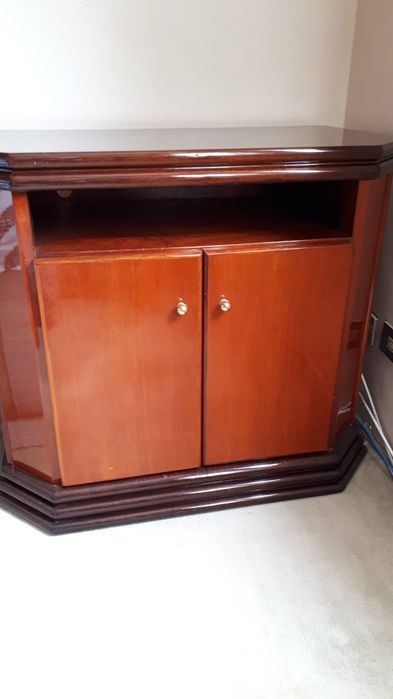 Aparador em Madeira.